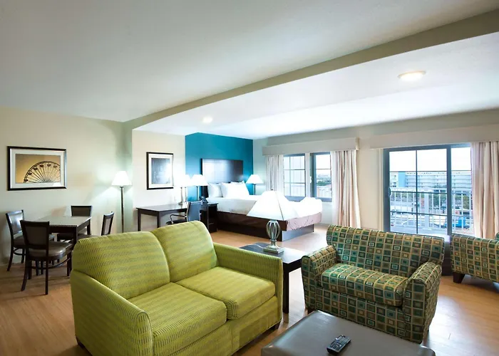 Hotel La Quinta By Wyndham Ocean