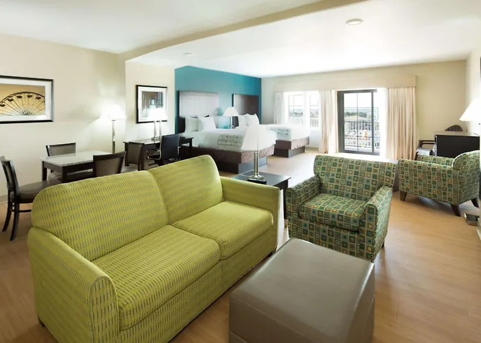 Hotel La Quinta By Wyndham Ocean 3*