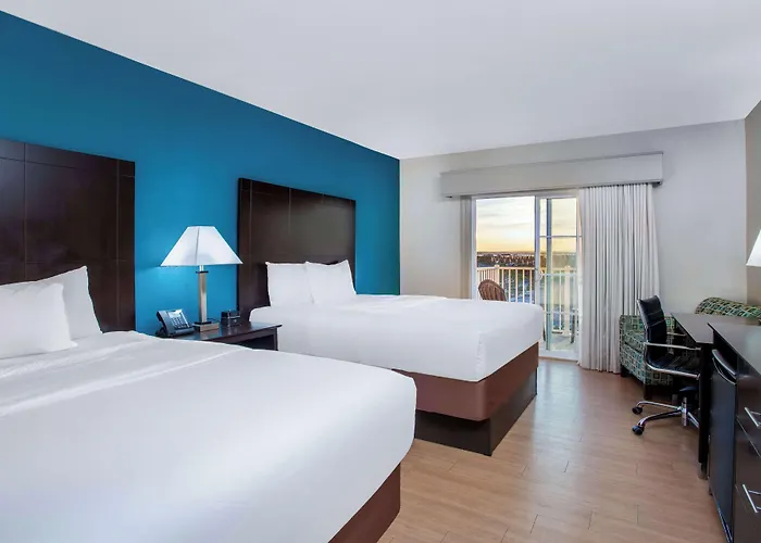 Hotel La Quinta By Wyndham Ocean 3*